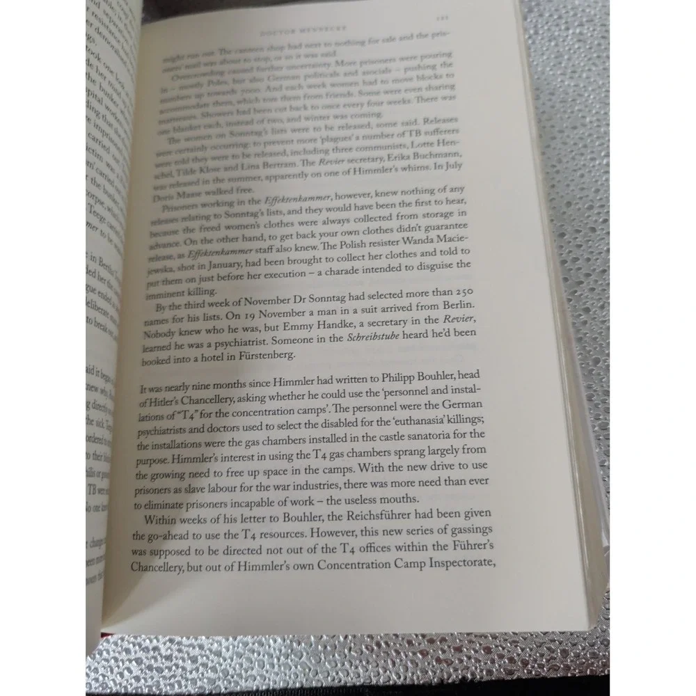 Sarah‎ Helm Ravensbrück Life & Death in Hitler's Concentration Camp for Women HC